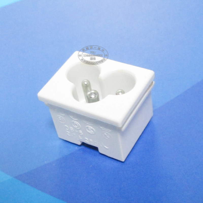 2.5A250V三芯梅花型插座 适配器通用23*18白色AC输入电源插座DB-6
