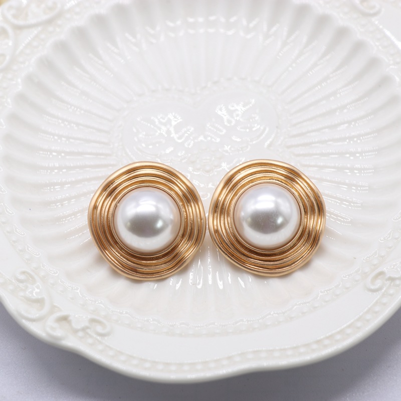 Large Round Exaggerated  Half-piece Imitation Pearl Silver Needle Stud Earrings display picture 7