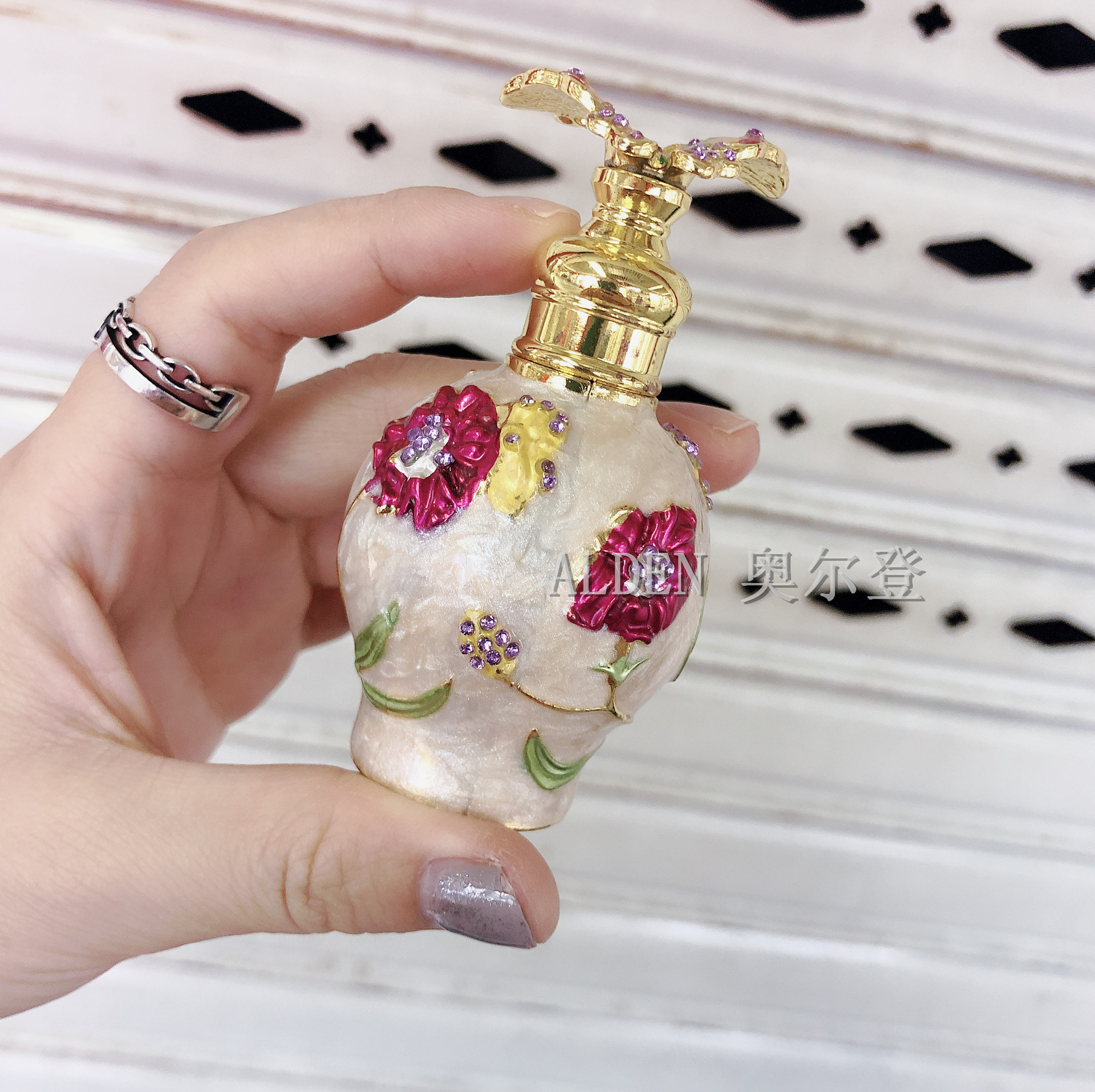 Wholesale of 12ml Dubai-style tattoo color bottles, butterfly perfume bottles and exquisite essential oil bottles detail image 1