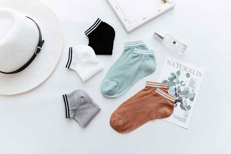 Frühling Und Sommer Neue Dünne Socken Große Mesh Baumwoll Socken Hohle Seide Weibliche Boots Socken Gestreifte Unsichtbare Damen Kurze Socken display picture 8