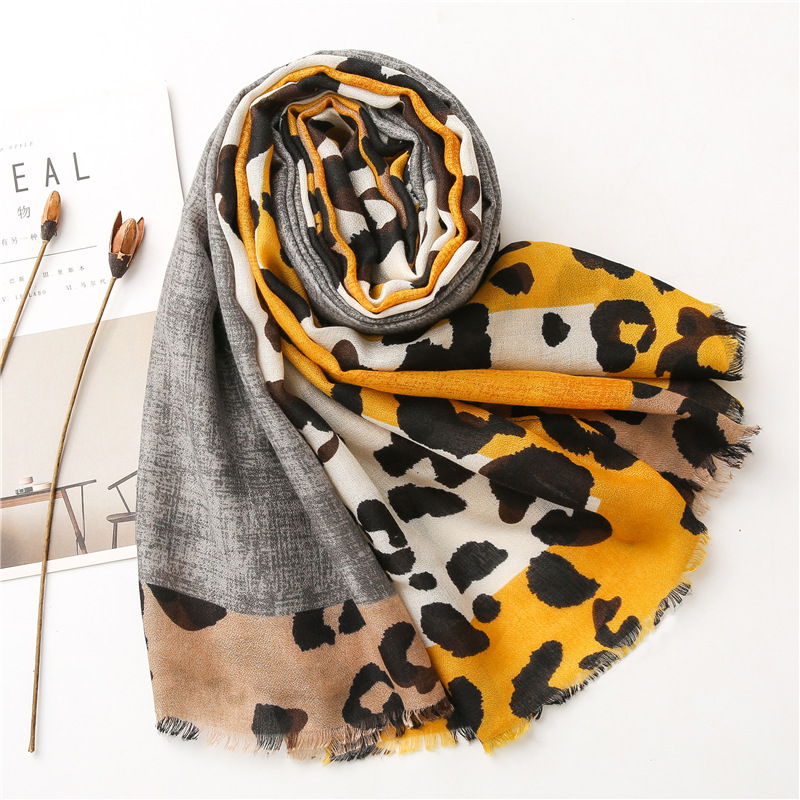 Korean Coffee Color Classic Leopard Scarf display picture 6