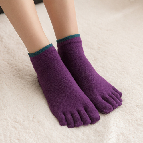  New Women's Five Finger Solid Color Yoga Socks Breathable Cotton Split Toe Five Finger Socks Manufacturer Wholesale