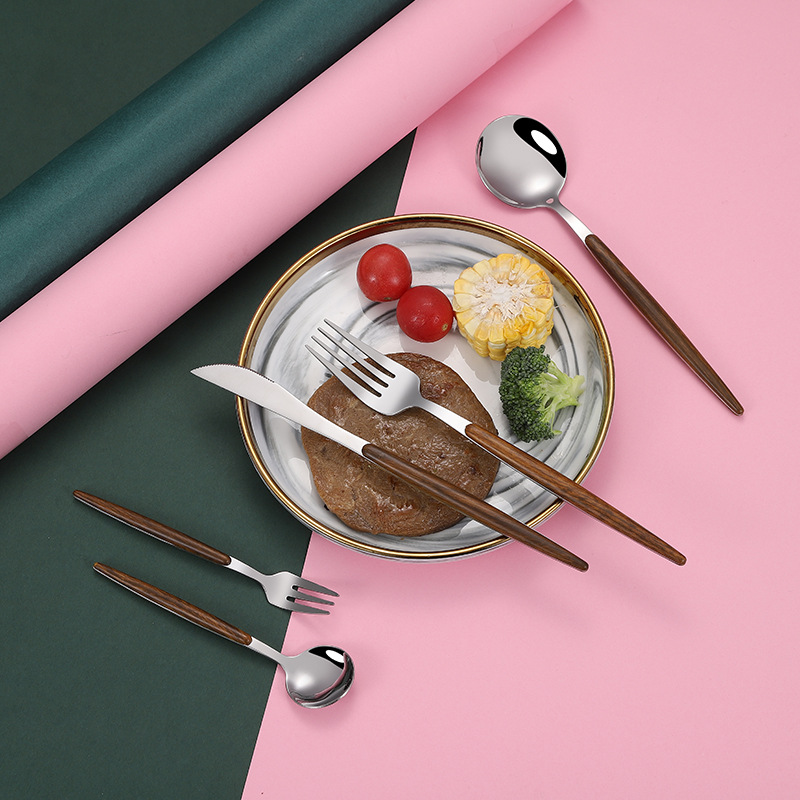 Nordisk bestiksæt med træhåndtag i rustfrit stål_voghion.com