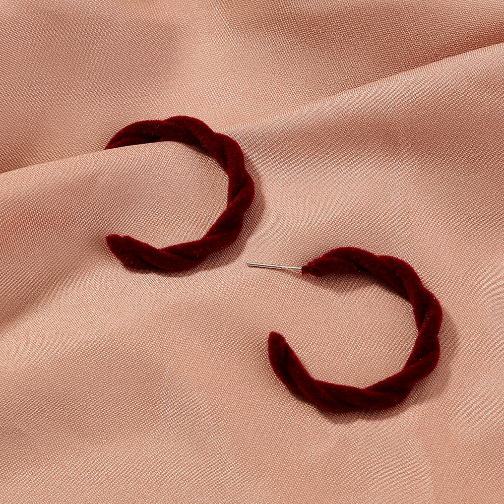 Nihaojewelry Wholesale Jewelry Fashion Wine Red Twist Suede Earrings display picture 2