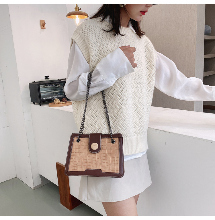 Simple Atmospheric Casual  Fashion All-match Large-capacity  Casual Square Bag display picture 22