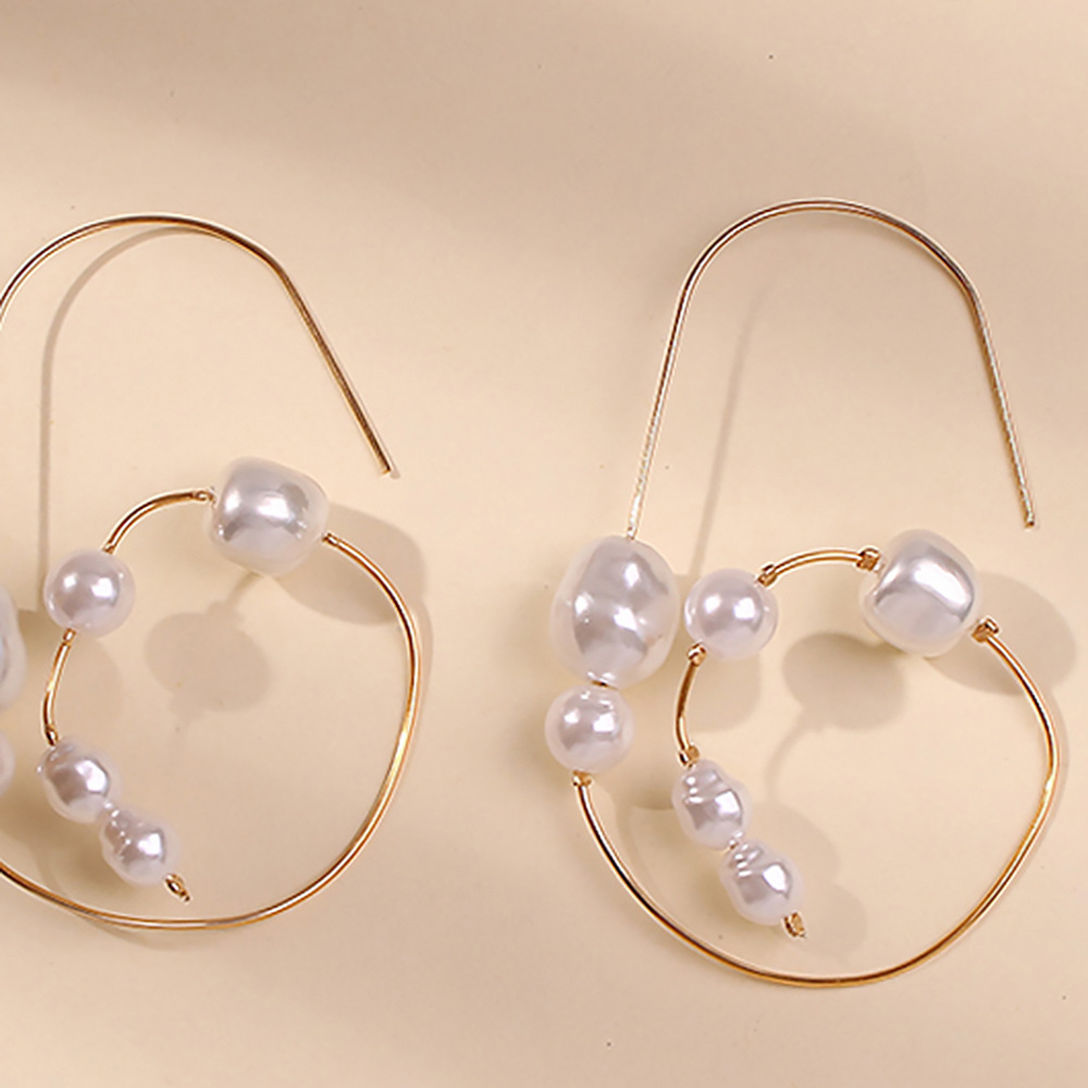 New Pearl Earrings Fashion Simple Geometric Circle Earrings Korean Women's Pearl Earrings Wholesale display picture 7