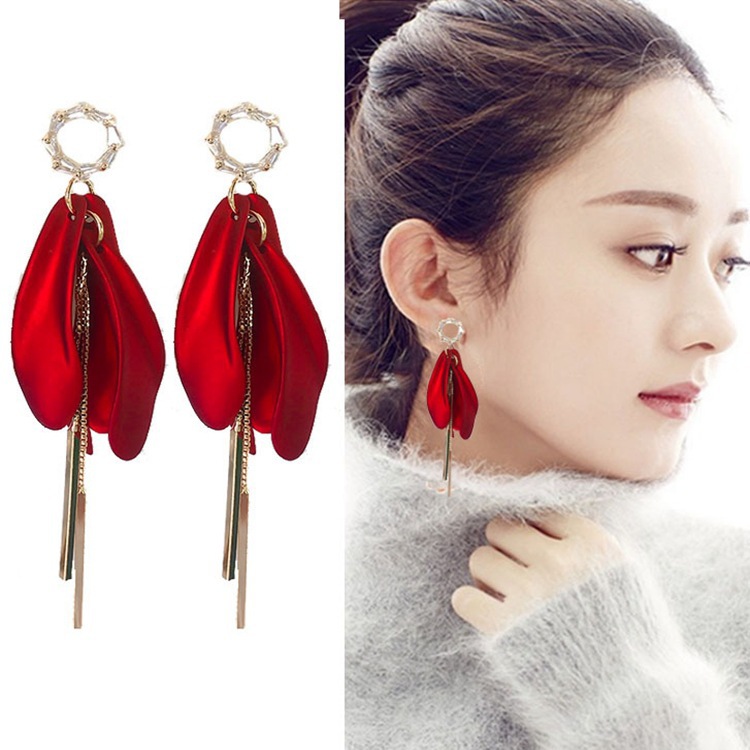 Rose Petals Red Earrings display picture 6