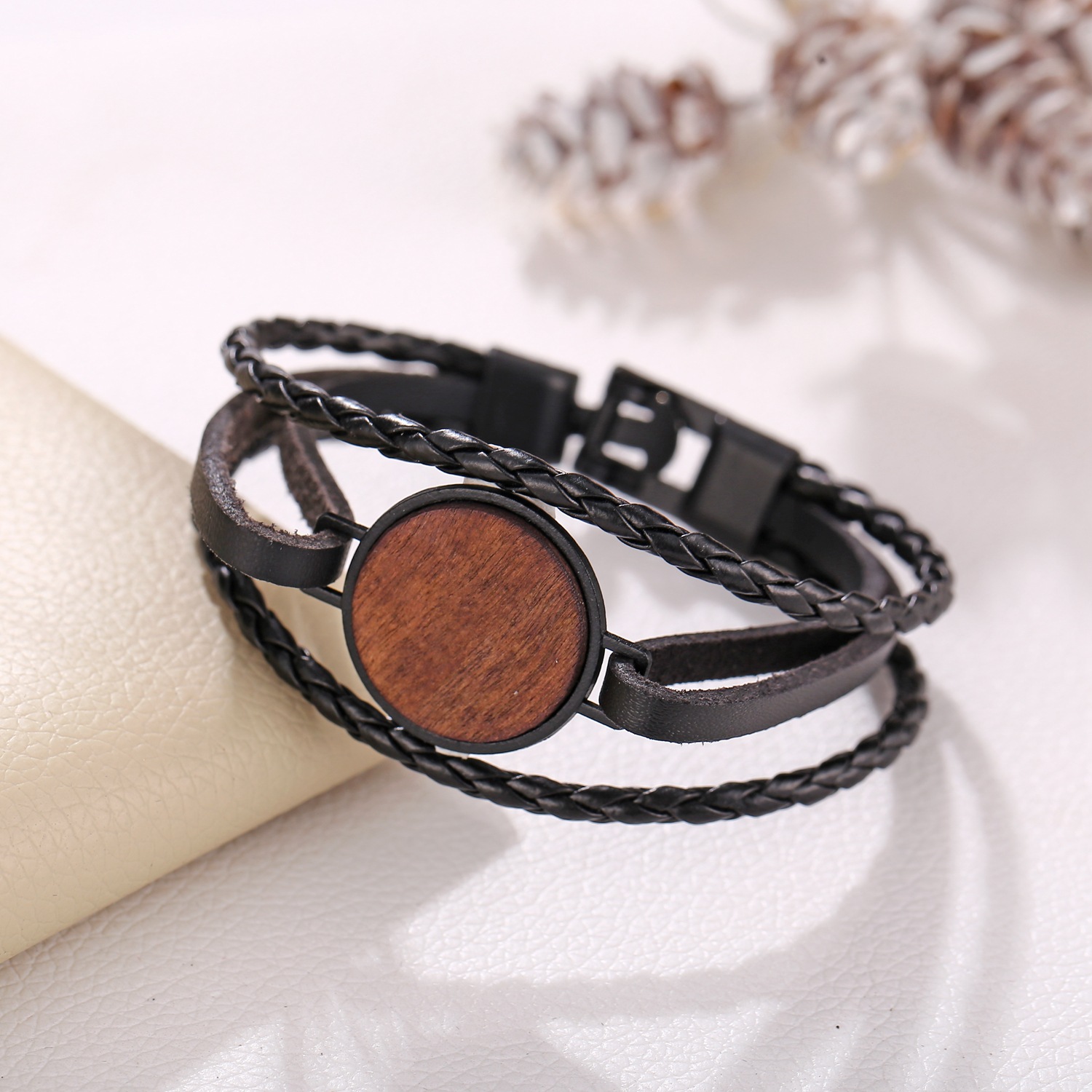 Pulsera De Cuero Sintético Con Astillas De Madera Redonda Nueva Pulsera Negra Simple Para Hombre display picture 4