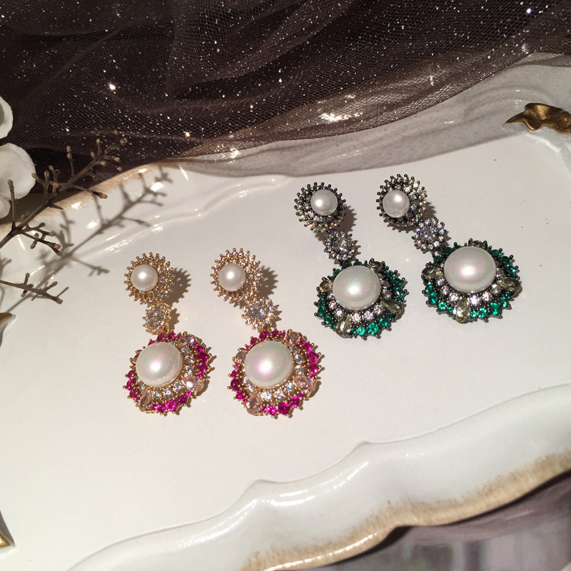 Elegant Pearl Flower Earrings display picture 5