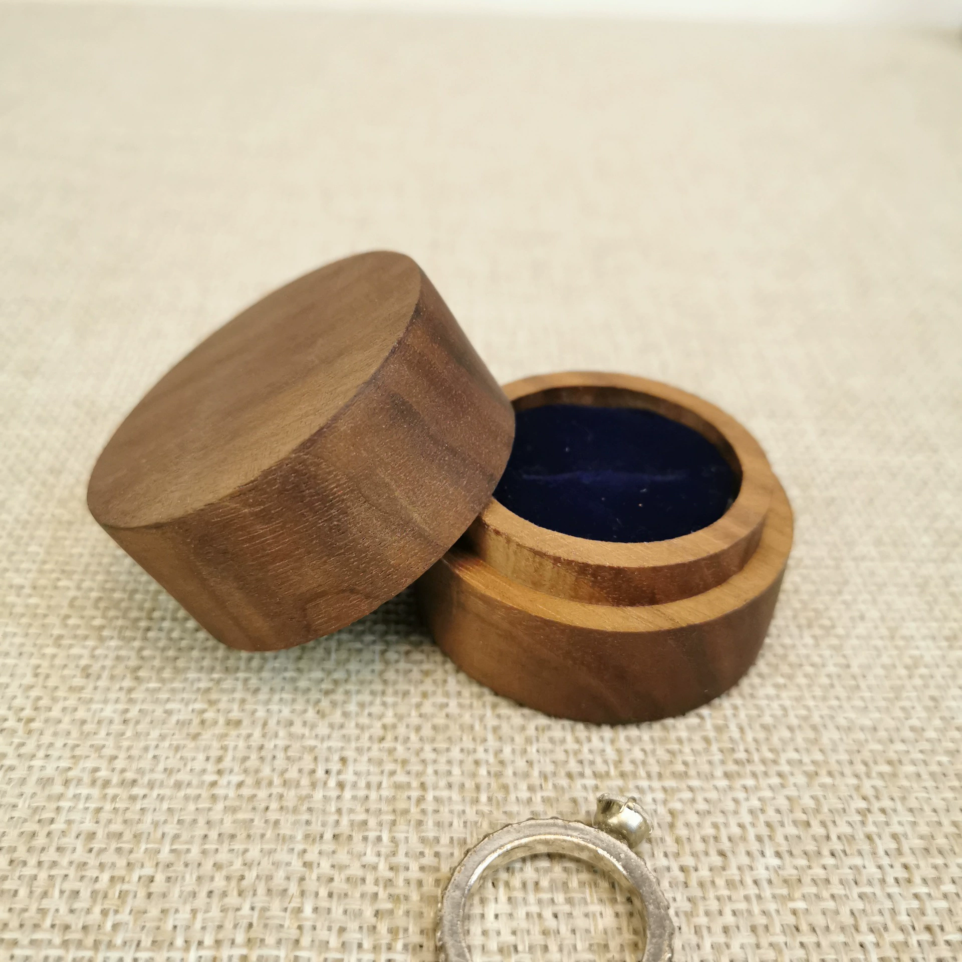 Креативная деревянная шкатулка для колец Ящик для хранения ювелирных изделий Черный орех Ушная коробка Твердая деревянная коробка