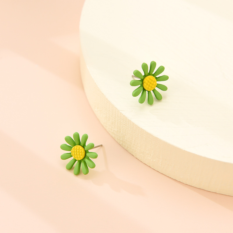 Personality Mori Sunflower Daisy Earrings Small Flower Petals Sweet Temperament Korean Wild Earrings Wholesale Nihaojewelry display picture 5