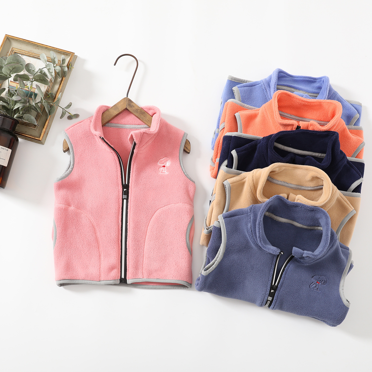 2020 Autumn and winter new pattern Children's clothing children Plush Vest CUHK Sleeveless Stand collar reunite with Grain velvet Cartoon vest