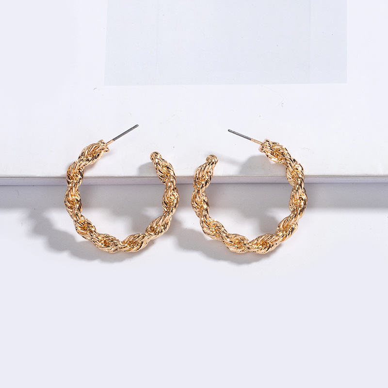 Retro Exaggerated Design Irregular Chain Fold Fashionable Circle C-shaped Earrings Wholesale Nihaojewelry display picture 2
