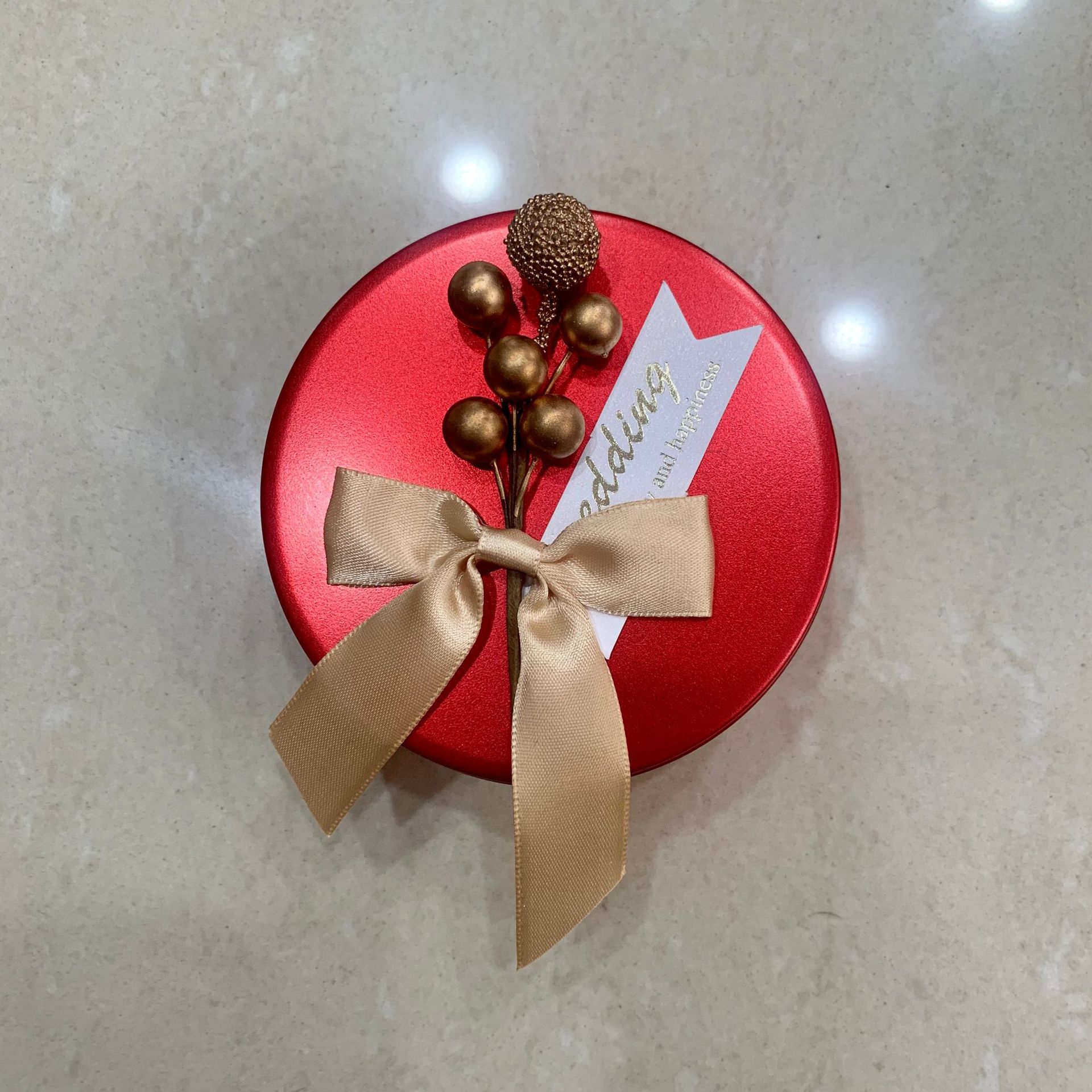 现货厂家供应批发马口铁盒圆罐包装盒 扣底喜糖盒 粉色 dia95*35