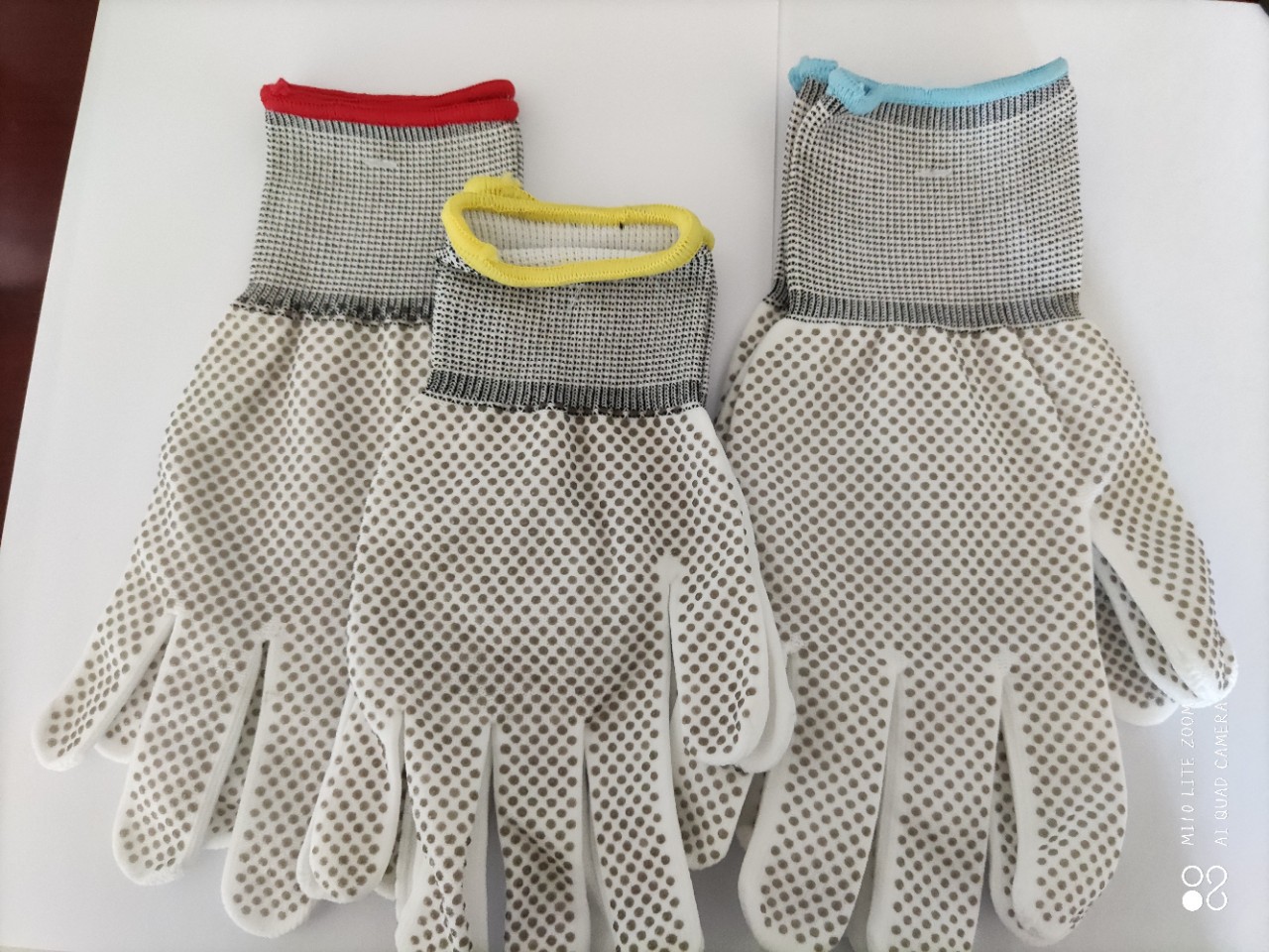 晴纶点胶手套防滑耐磨手套