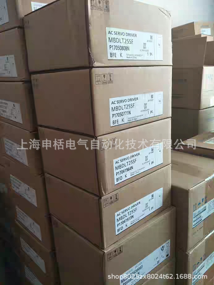 包邮松下伺服驱动器MSDA043A1A 400W全新质保一年，现货包邮。