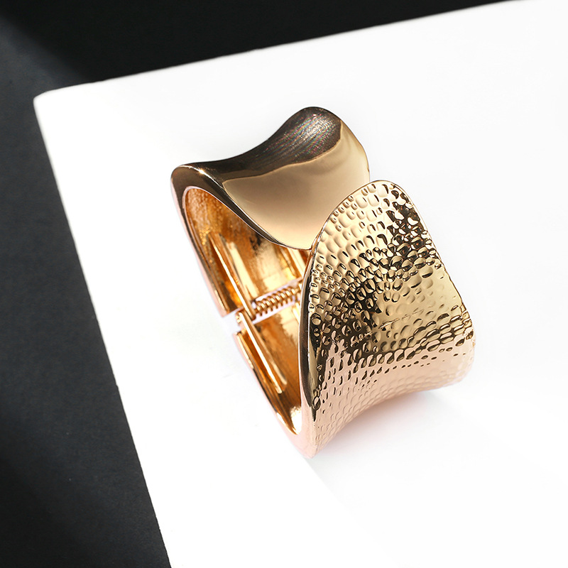 new gold-plated asymmetrical leaf shape unilateral polka dot bracelet