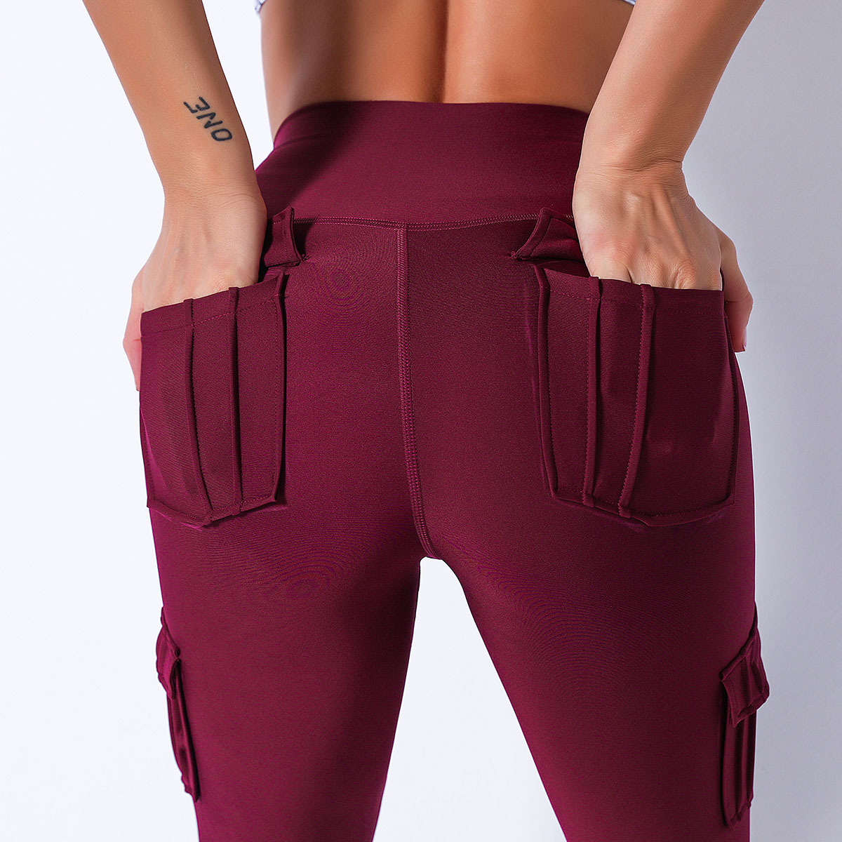 Pantalones de yoga ajustados con costuras multibolsillos NSNS10678