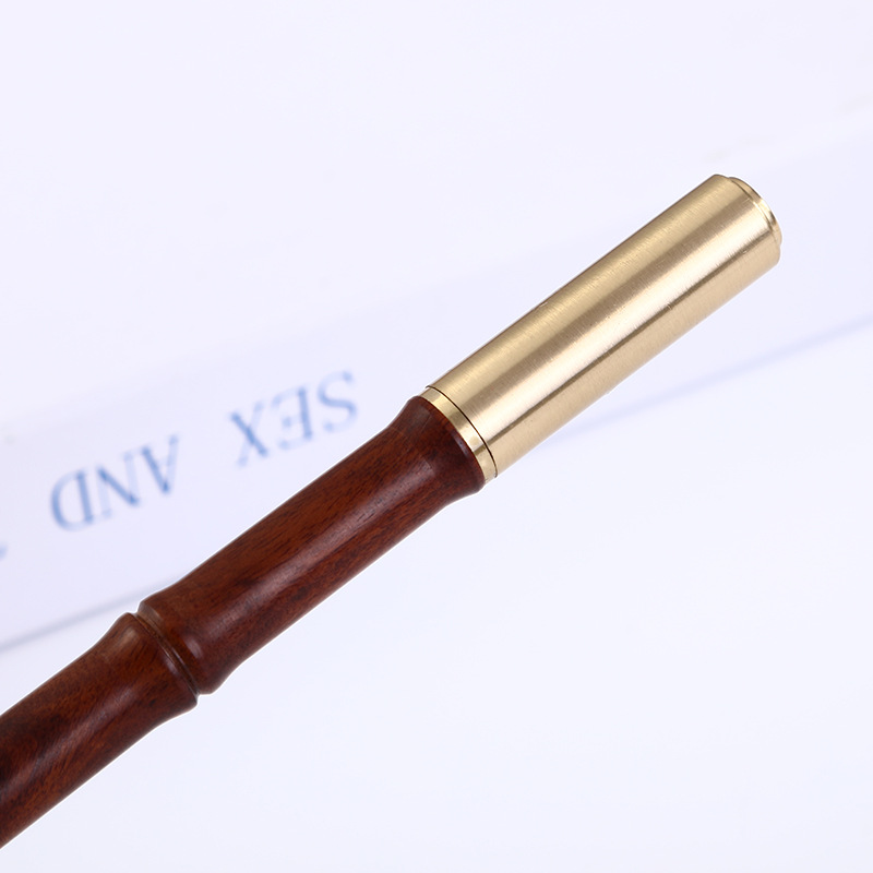 Fábrica al por mayor de bambú de latón pluma de madera letras de metal firma pluma de sándalo pluma de regalo creativo