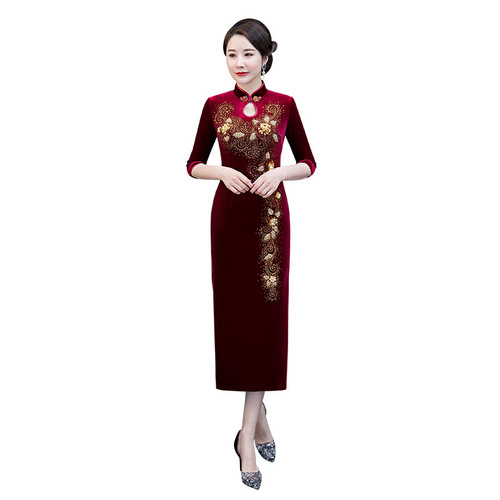 Chinese Dress Qipao for women Autumn velvet cheongsam female retro Beaded cheongsam performance long cheongsam manufacturer