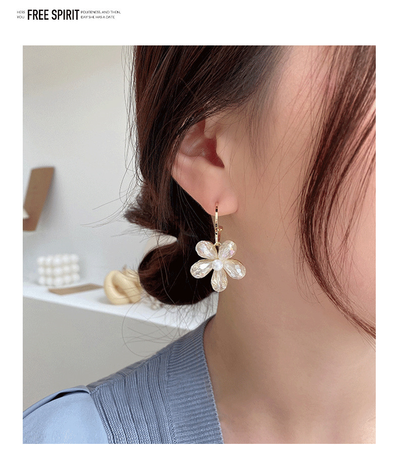 Corée Mode Cristal Fleur Girly Mode Simple Boucles D&#39;oreilles Sauvages En Gros display picture 4