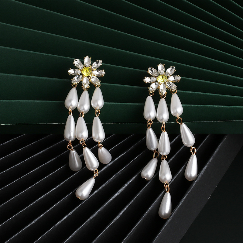New Fashion Flower Pearl Drop Earrings For Women Wholesale display picture 7