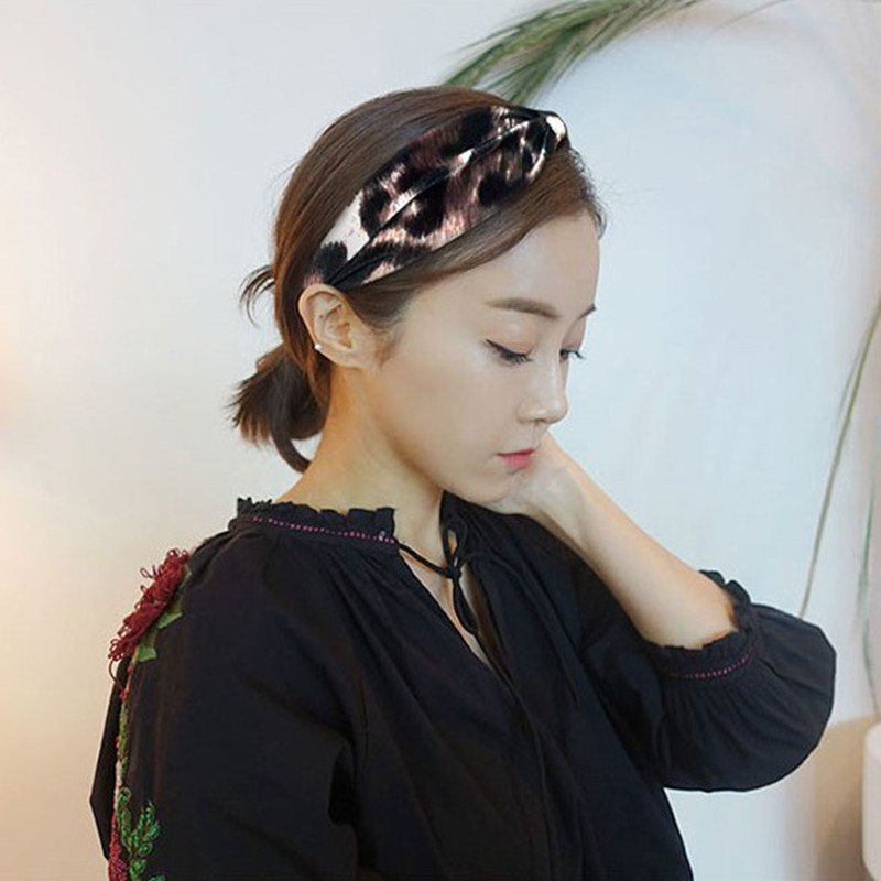 Neues Stoff Leoparden Muster Bowknot Stirnband Koreanisches Temperament Mit Zahn Haarnadel Mode Einfache Haarschmuck Frauen display picture 1