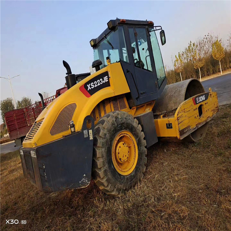 徐工新款22吨震动压路机，徐工XS223J压路机