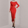 Slim dress with irregular buttocks