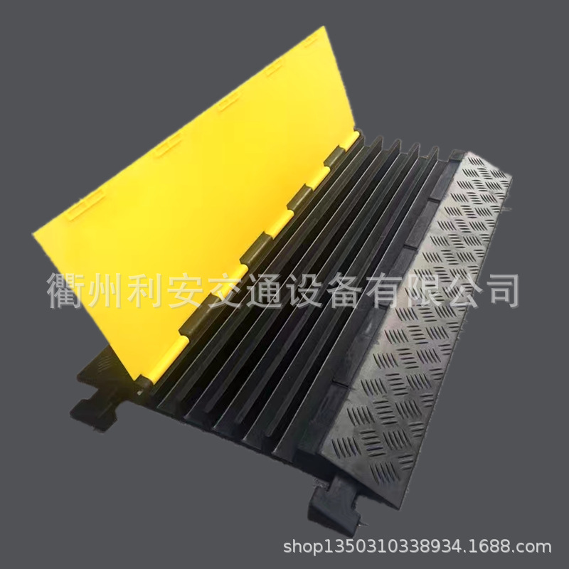 CE质量认证 PVC五线槽减速板，15吨抗压检测