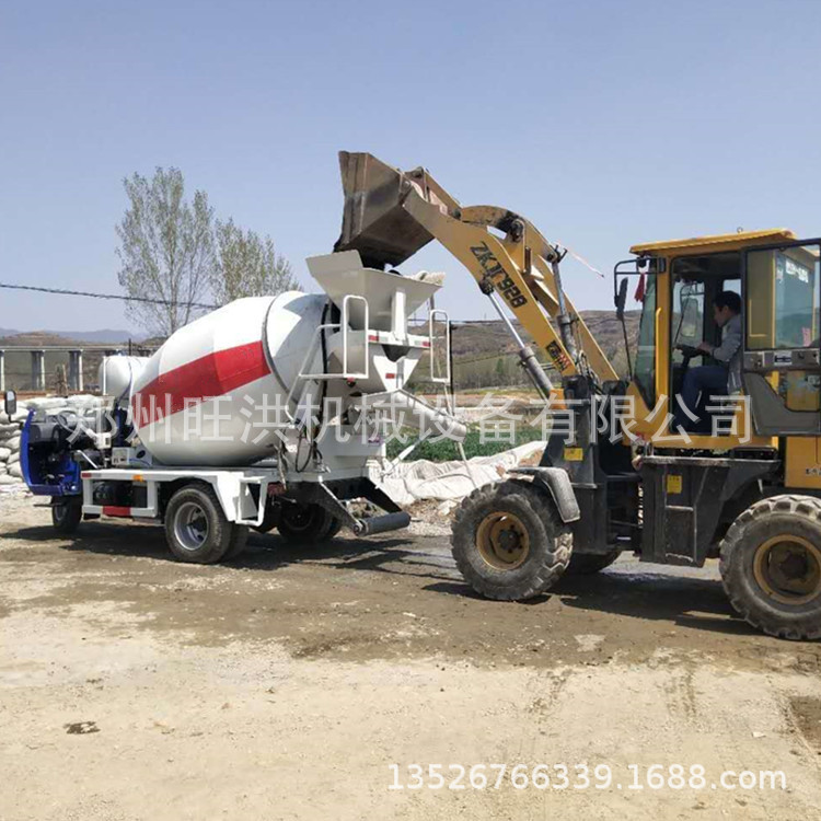 小型工地村道铺路水泥砂浆搅拌车 郑州旺洪2立方三轮商砼搅拌罐车