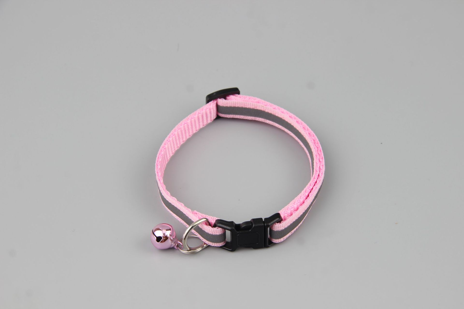 Excluso transfronterizo 1.0 Collar reflectante con hebilla negra para mascotas Parche para perros Collar de campana Collar para gatos Spot al por mayor