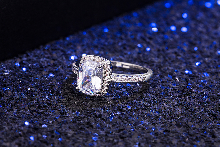 Europäischer Und Amerikanischer Klassischer Retro-diamant-zirkon-kupfer Ring display picture 1