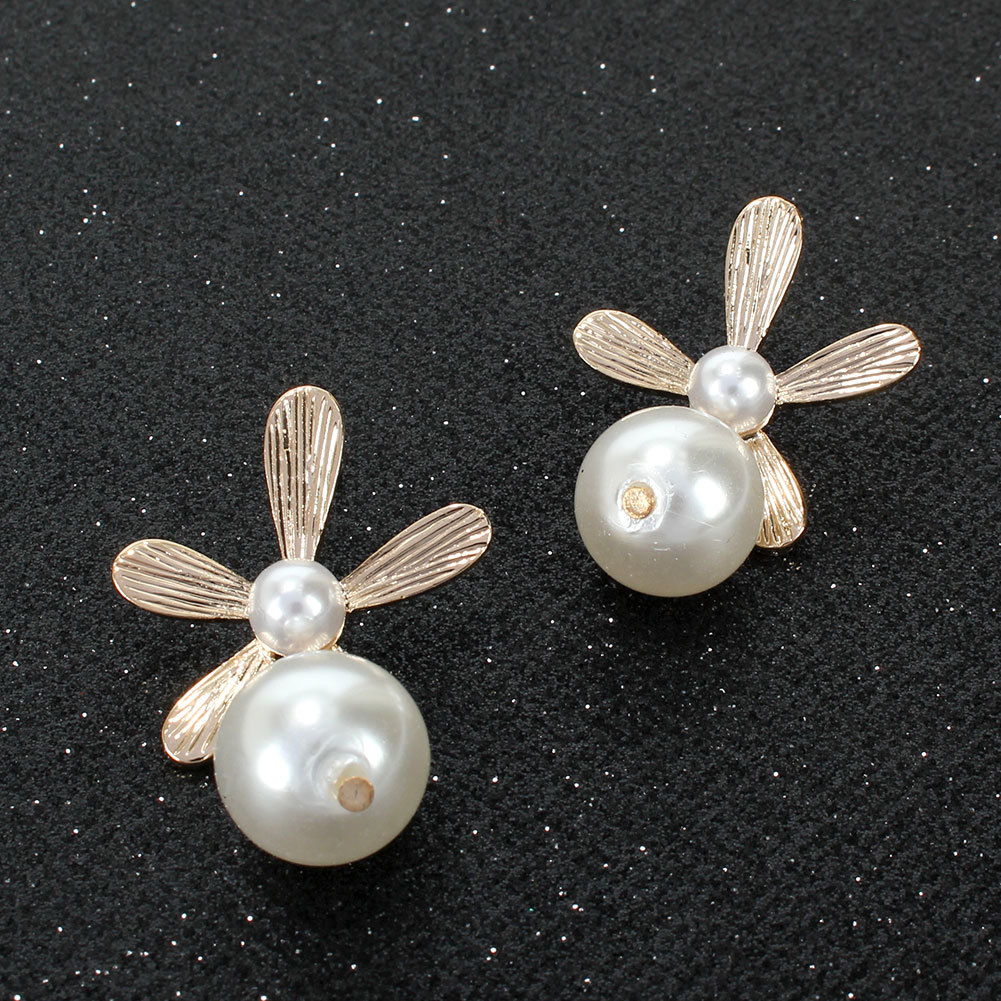 Retro Earrings Simple Three-dimensional Flowers Irregular Pearl Earrings display picture 6