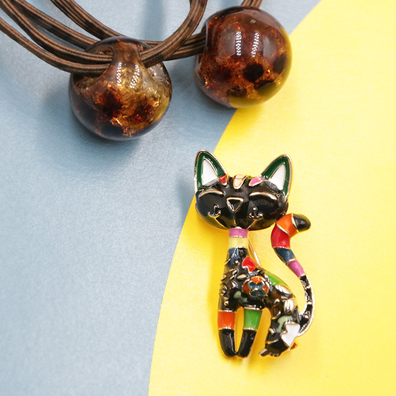 Daily Occasion Alloy Material Cat Pattern Cartoon Style Pin Cat Alloy Enamel Artificial Pearls Rhinestones Unisex Brooches