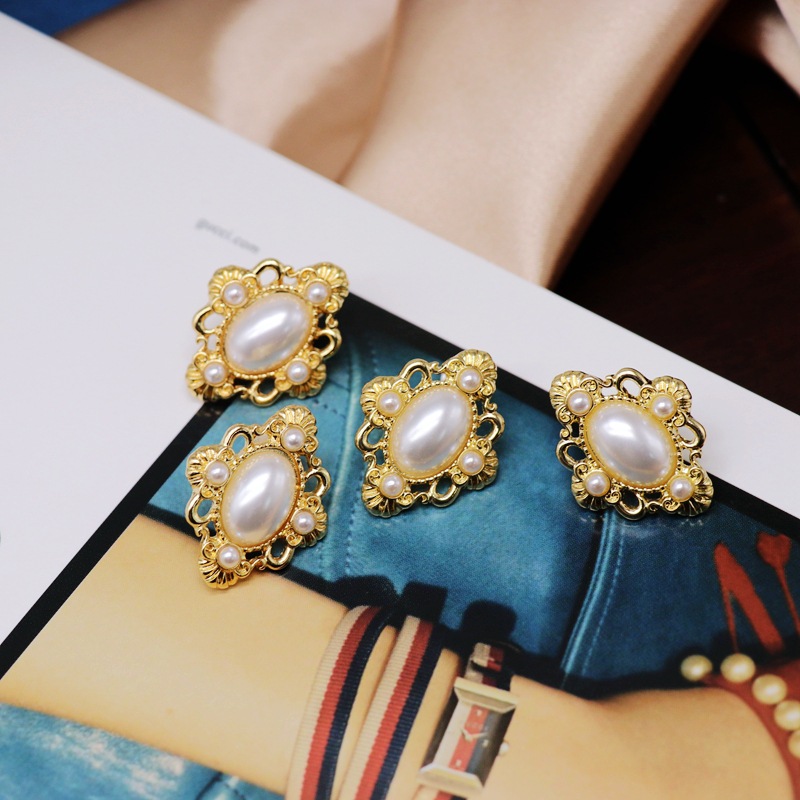 White Engraved Pattern Hollow Pearl Ear Clips 925 Silver Pin Earrings Oval Ear Clips display picture 2