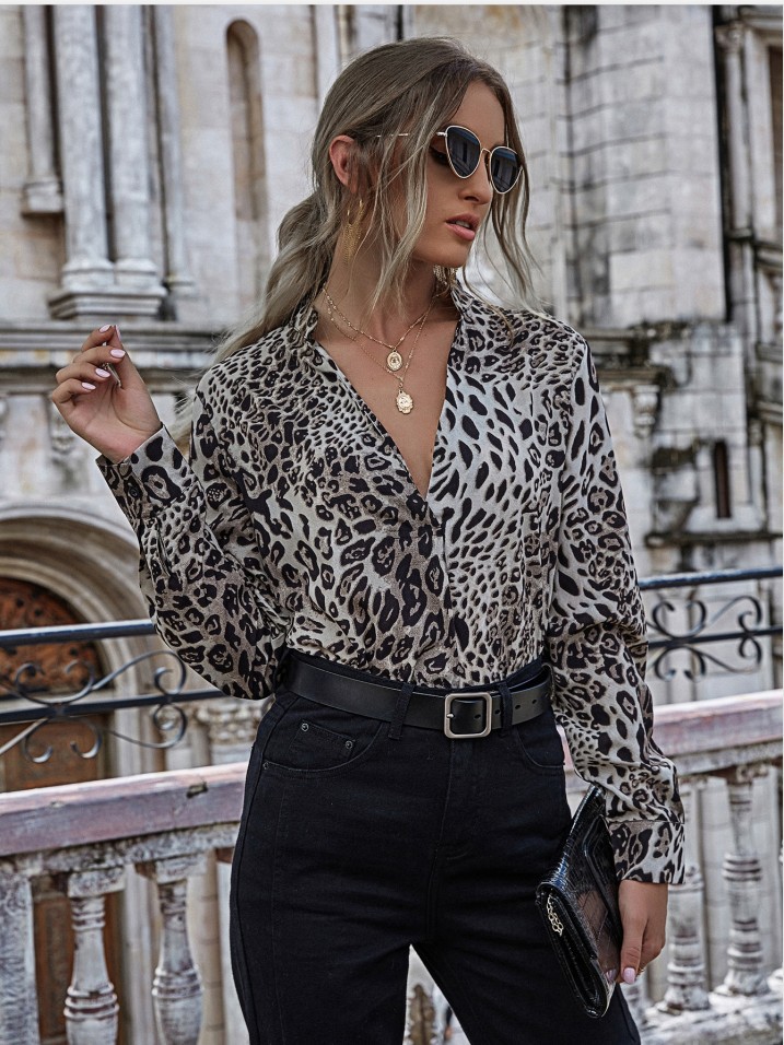 ropa de mujer gran oferta otoño e invierno nueva camisa suelta con estampado de leopardo de manga larga en V profunda NSYD3816