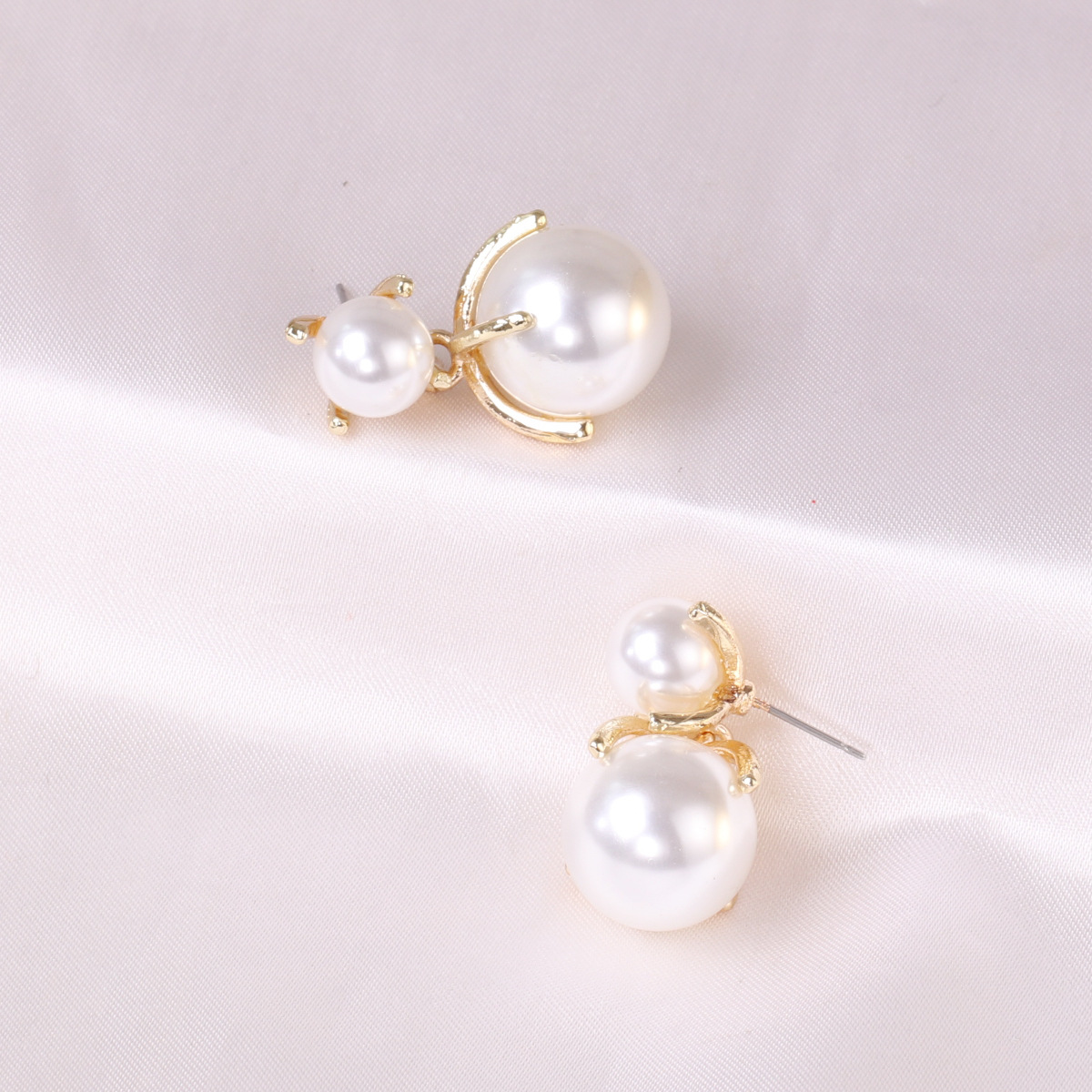 Korean Fashion Simple Pearl Elegant Earrings For Women Wholesale display picture 4