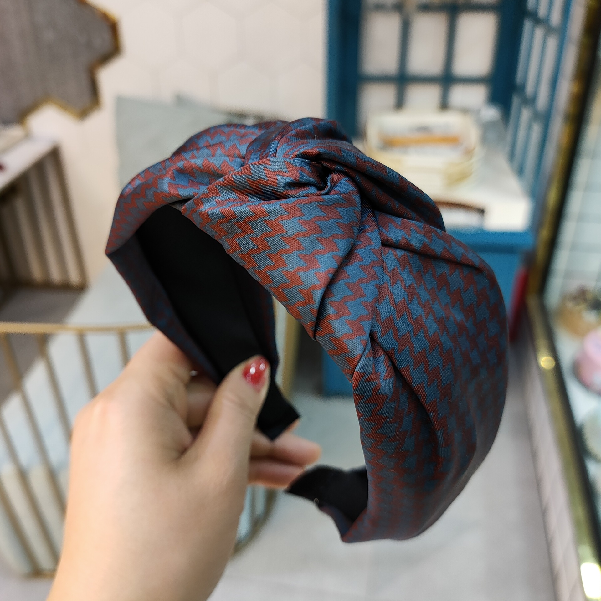 Korean Fashion The New Wide-brimmed Simple Knotted Headband Retro Houndstooth Headband Hair Accessories Wholeasale Nihaojewelry display picture 9