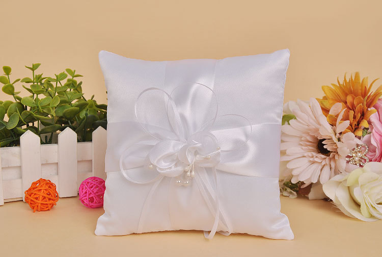 Cross-border best-selling European-style wedding supplies: pearl flower bud, cross bride ring pillow, flower ring pillow, wedding ring box detail image 2