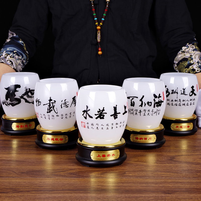 Teachers' Day to send teachers creative gifts practical gifts for boyfriend friends office desk pen container ornaments