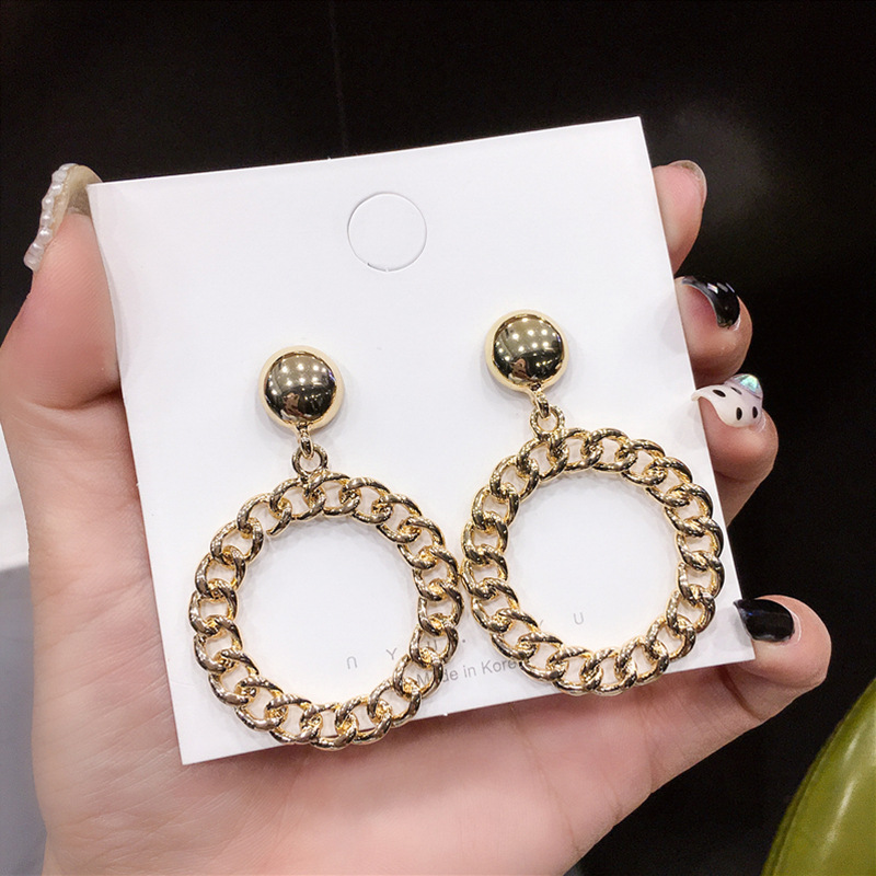 Design Sense Earrings Retro Temperament Personality Simple Circle Chain Tide Fashionable Gold Earrings Wholesale Nihaojewelry display picture 9