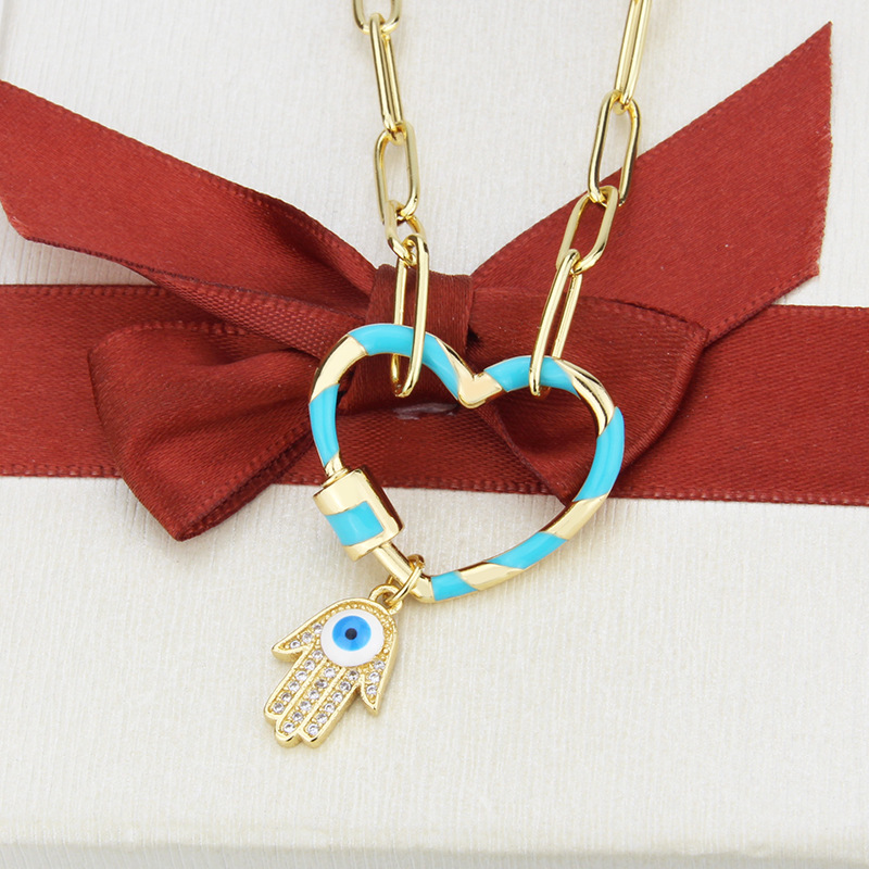 Heart-shaped Diamond-studded Pendant Necklace display picture 3