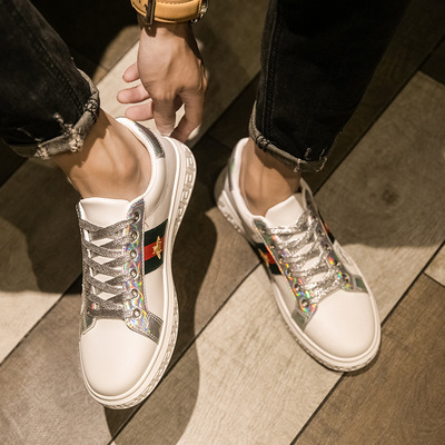 Europe station Low Little bee skate shoes 2020 Four seasons leisure time White shoes Korean Edition Trend motion Men's Shoes