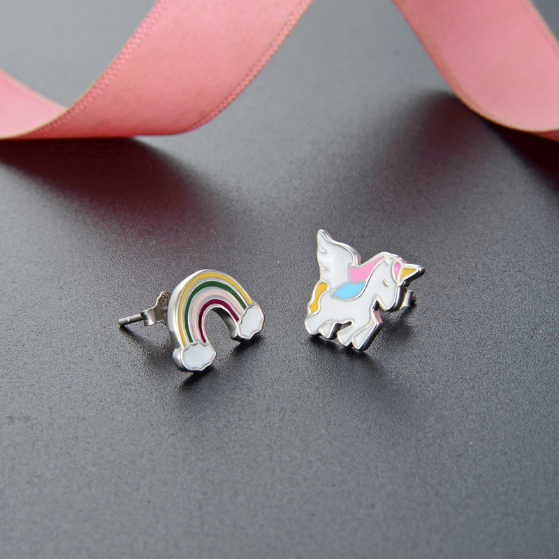 Arco Iris de dibujos animados asimétrico s925 pendientes de plata dulce fresco Mori chica pendientes fuente de fábrica al por mayor