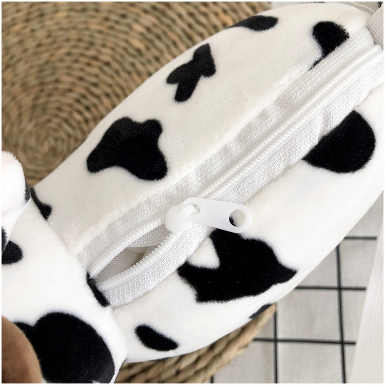 Women's Girl'S Plush Cows Cute Cylindrical Zipper Square Bag display picture 6