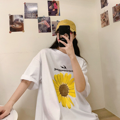 Small chrysanthemum 2020 summer Korean new short sleeve T-shirt women's loose large chrysanthemum printing clothes ins women's fashion