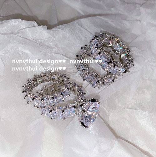 NVNVTHUI Rich Granny's Sugar Cube 2.5 Carat Sparkling Diamond Ring Plated with 18K White Gold Sugar Cube Zirconia Ring Set Combination