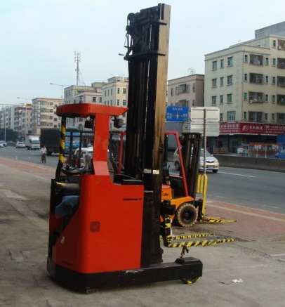 处理升高8.5米1.6吨BT电动前移式叉车 8.5米电动叉车清仓处理