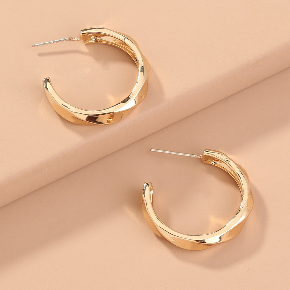 Fashion Wave Pattern C-shaped Geometric Earrings display picture 2